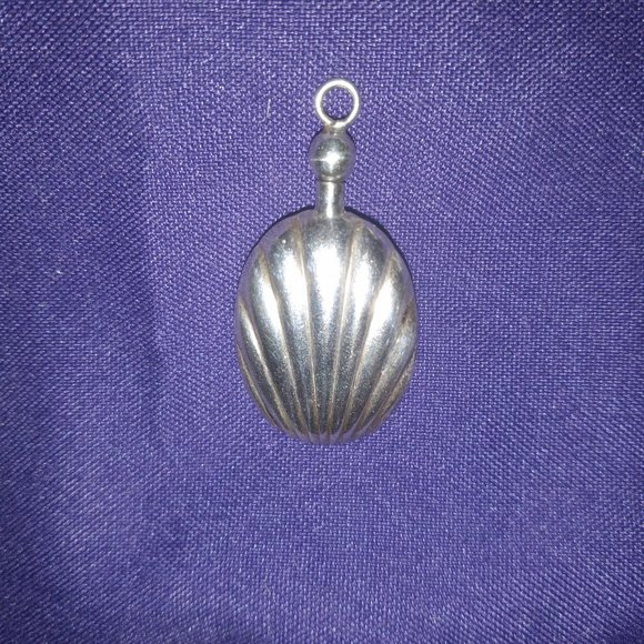 VINTAGE STERLING SILVER PERFUME PENDANT - Picture 2 of 6